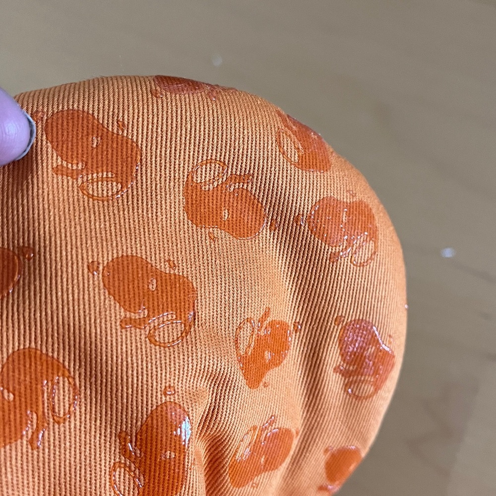 Peanuts Orange and White Silicone Mitts - Picture 3 of 4